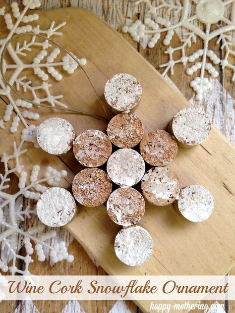 What a great use for all those #wine corks! Classic DIY Wine Cork Snowflake Ornament via @happymothering Wine Cork Snowflake, Wine Cork Christmas Tree, Upcycled Wine Corks, Cork Crafts Christmas, Cork Christmas Trees, Wine Cork Diy Crafts, Wine Cork Projects, Wine Cork Ornaments, Wine Cork Diy