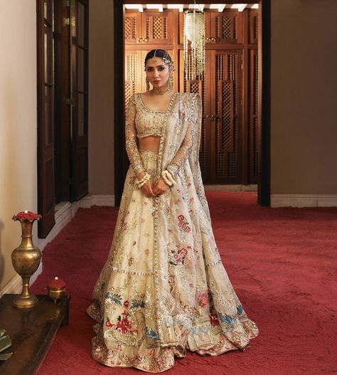 Nikkah Garara, Bridal Indian, Embroidery Clothes, Lehenga Bridal, Desi Wedding Dresses, Suit Outfit, Heirloom Dresses, Pakistani Wedding Dress, Pakistani Fancy Dresses