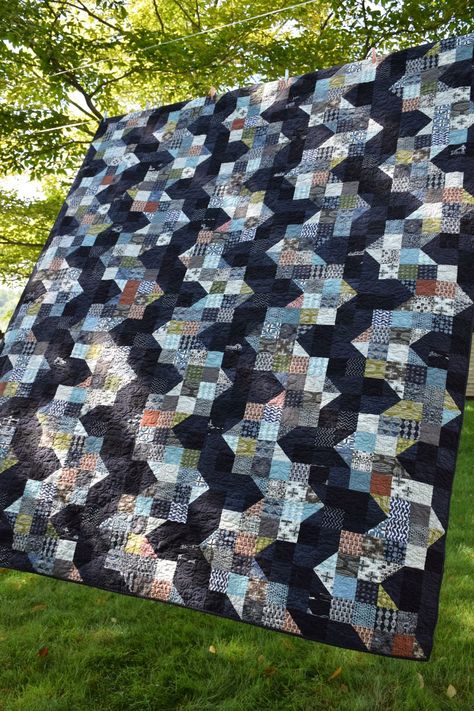 Man Quilt {Finish} Free Baby Quilt Patterns, Quilting Blogs, Black And White Quilts, Baby Quilt Patterns, Scrap Quilt Patterns, Man Quilt, Boy Quilts, How To Finish A Quilt, Shirt Quilt