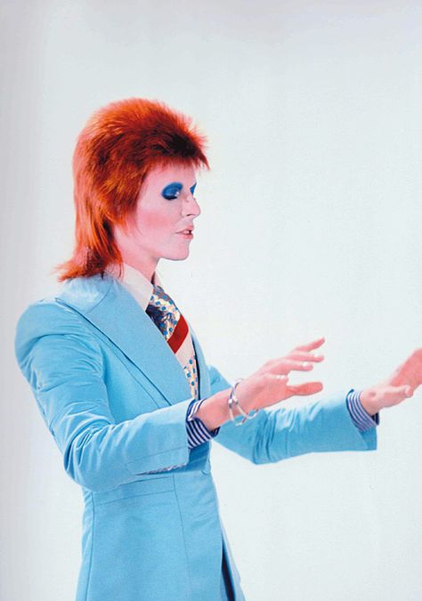 Still from ‘Life on Mars?’ video, 1973. Photograph by Mick Rock. David Bowie is my idol. David Bowie Life On Mars, David Bowie Doing His Makeup, Bowie Birthday, David Bowie Birthday, Bowie Life On Mars, David Bowie 2016, David Bowie Playing Guitar, Ziggy Played Guitar, David Bowie Ziggy