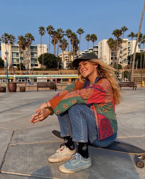 Granola Aesthetic Jewelry, Urban Granola Style, Granola Skater Aesthetic, Spring Outfits Granola, Coastal Granola Girl, Outfit Ideas Granola, Coastal Granola Outfits, Beachy Granola Aesthetic, Granola Photoshoot