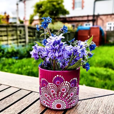 Mandala Flower Pot Painting, Mandala Plant Pot, Matka Painting, Dot Mugs, Mexican Flower Pots, Dotting Art, Painting Cement, Mandala Dotting, Diy Pottery Painting