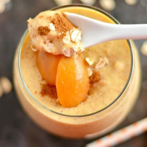 Apricot Cinnamon Oat Smoothie Easy Vegetarian Breakfast, Pub Bar Ideas, Apricot Smoothie, Apricot Recipes, Healthy Oatmeal Recipes, Oat Smoothie, Vegetarian Breakfast Recipes, High Protein Low Calorie, Healthy Smoothie Recipes