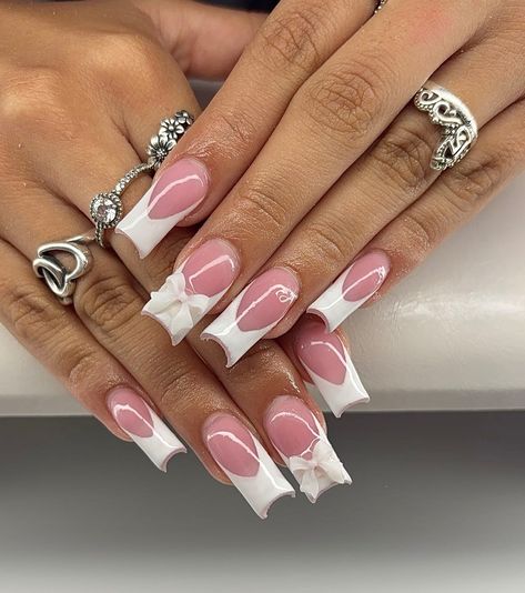 classy french tip 🤍 - September books available 🍂 Dm @stunna.sets to book your appointment 💅🏼 - #frenchtip #frenchtipnails #sanantonionails #nailtech #sanantonionailtech Bubble Bath French Tip Nails, Curved French Tip, Classy French Tip, Nails With Bows, September Books, Tip Nails, French Tips, Book Your Appointment, French Tip Nails