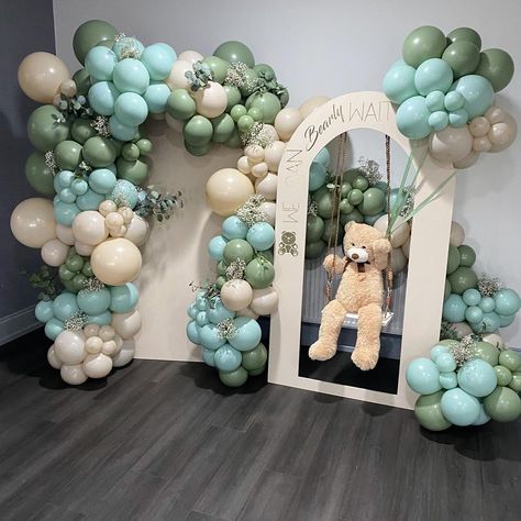 Bear Balloons Decor, Baby Shower Set Up, Bear Decorations, Green Balloons, Floral Arch Wedding, Giant Teddy Bear, Giant Teddy, Welcome Home Baby, Baby Swing