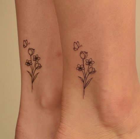 Matching Tulip Tattoo, Mom And Sisters Tattoo, Flower Stems Tattoo, Matching Flower Tattoos Mother Daughters, Tattoo Ideas With Mom, Mom And Sister Tattoos, Minimalist Shoulder Tattoos For Women, Dreamy Tattoo Ideas, Tattoos Celestial