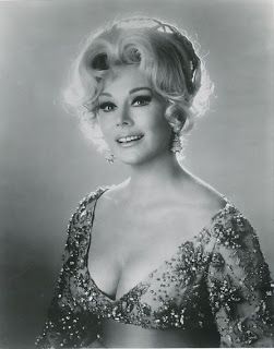 Eva Gabor. 5'2". Hungarian-born American socialite, actress, comedian, and singer. #Eva #Gabor #Hungarian Gabor Sisters, Eva Gabor, Zsa Zsa Gabor, Catherine Bach, Zsa Zsa, Olivia De Havilland, Classic Movie Stars, Old Hollywood Stars, Classic Actresses