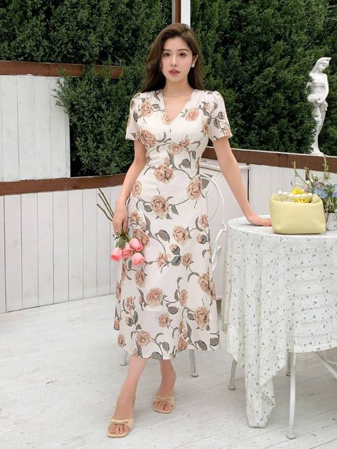 DAZY Short Puff Sleeve V-Neck Chiffon Dress With Large Flower Prints | SHEIN USA Wedding Wear Dresses For Women, Dresses Korean Style, Flower Print Midi Dress, Mountain Outfit, Fancy Jewellery Designs, Short Puff Sleeve, Chiffon Floral, Floral Print Chiffon, Girly Dresses