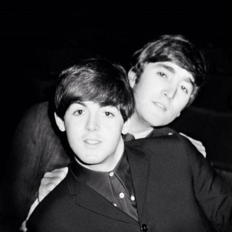 Paul and John, best friends forever Muzică Rock, John Lennon Paul Mccartney, Beatles Love, Lennon And Mccartney, Beatles Photos, Beatles Pictures, Beatles John, I'm With The Band, The Fab Four