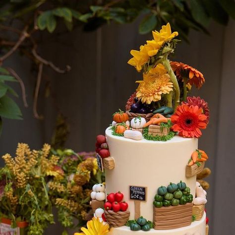 e l i s e | if fall was a cake 🍎🤎🎃🍂🧡

the genius behind this masterpiece @lexandthecity____ & @ecbg_studio 🤎🍂 absolutely  crushedddd this sweets table!... | Instagram Farmers Market Baby Shower Cake, Sweets Table, The Genius, Locally Grown, Baby Shower Cake, Shower Cake, Shower Cakes, Stuffed Green Peppers, Baby Shower Cakes