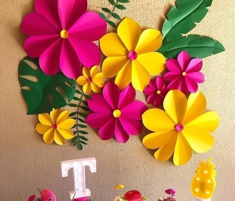 Paper Wall Art Diy, Tropisk Fest, Flower Crafts Kids, Recycled Paper Crafts, Hawaiian Party Decorations, Flower Decorations Diy, Crafts Paper Flowers, Diy Crafts Paper, Preschool Arts And Crafts