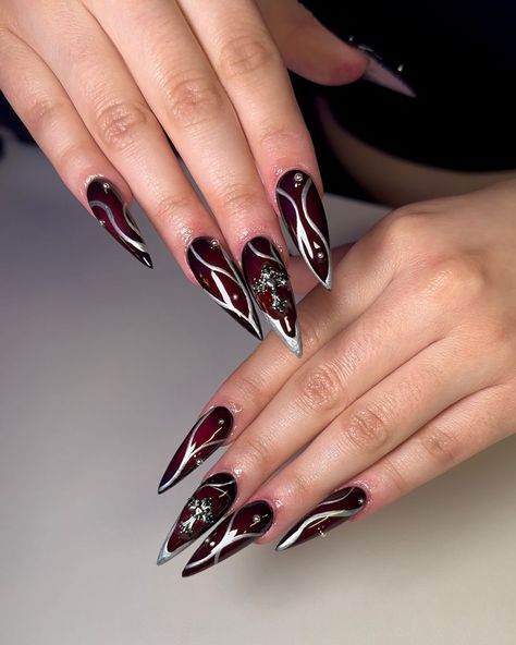 Imnotperfectbutmynailsare | #airbrush #auranails #gothnails #metalnails #edgynails #nailart #naildesign #nailjunkie #nailinspiration #stilletonails #stilletonail… | Instagram Vampire Fang Nails, Vampire Nails Gothic, Goth Nail Designs, Tech Nails, Black Silver Nails, Vampy Nails, Vampire Nails, Fox Nails, Punk Nails