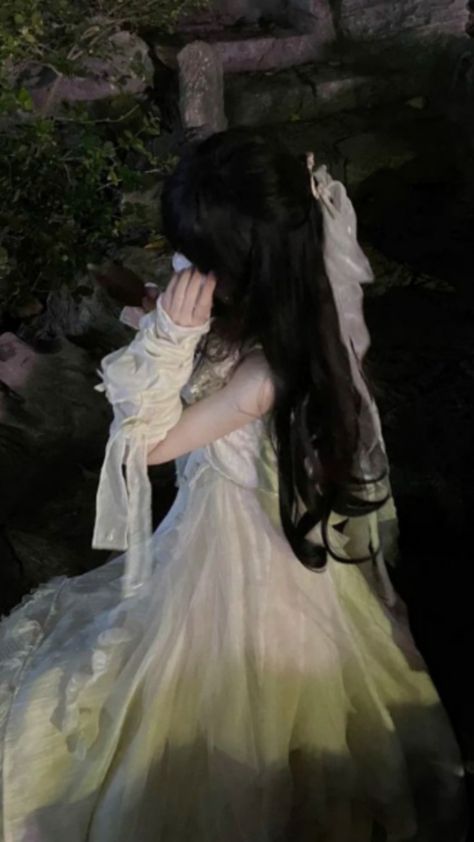 Faceless Princess Aesthetic, Carissa Core, Baju Kahwin, Kawaii Outfit Ideas, Korean Photo, 17 Kpop, Creative Profile Picture, Cute Couple Poses, Princess Aesthetic