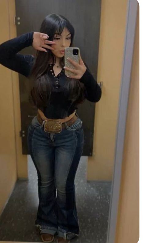 Jaripeo Fits, Mexican Jeans, Quince Outfits, Cute Latina Hairstyles, Takuachita Outfits, Vaquera Fits, Baile Outfits, Takuache Girl Outfits, Latina Hairstyles