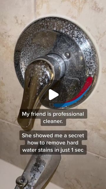 Natalia Berestovskaia on Instagram: "It works 🤩 #hardwaterstains #waterstains #CleaningHacks #cleaning" Cleaning Bathroom, Hard Water Stain Remover, Easy Cleaning Hacks, Diy Cleaning Solution, House Hacks, Homemade Cleaning Solutions, Bathroom Cleaning Hacks, Diy Home Cleaning, Diy Cleaning Hacks