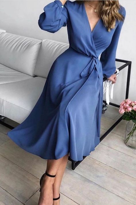 Elegant Midi Dresses Classy Chic, Elegant Midi Dress Classy, Chique Outfit, Elegant Midi Dresses, Stil Elegant, Elegante Casual, Classy Dress, Elegant Outfit, Modest Outfits