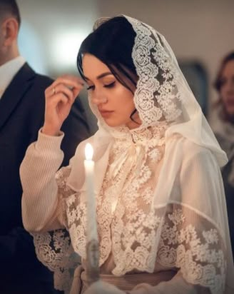 Wedding Head Covering, Catholic Wedding Dresses Traditional, Catholic Wedding Dresses, Mass Outfit, Christian Veiling, Christian Veils, Modest Christian Clothing, Chapel Veil Catholic, Catholic Veil