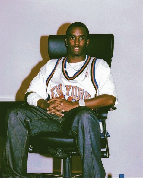 Puff Daddy 90s, Early 2000s Music, Old School Outfits, Rappers Aesthetic, History Of Hip Hop, 2000s Music, Hip Hop Classics, Rap Aesthetic, Model Inspo