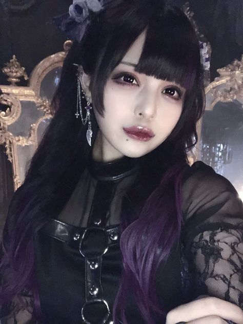 Jirai Kei Makeup, Yayoi Yamu, Asian Goth, Harajuku Makeup, Japan Makeup, Lizzie Hearts, Short Scene Hair, Gothic Hairstyles, Swag Makeup