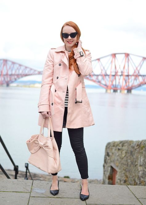 Pink Trench Coat Outfit, Casual Trench Coat Outfit, Zara Trench Coat, Best Rain Jacket, Spring Trench Coat, Raincoat Outfit, Pink Rain, Rain Trench Coat, Pink Trench Coat