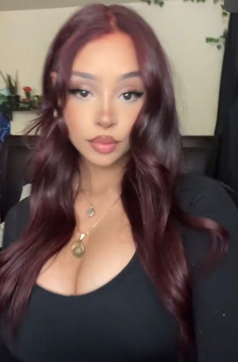 Maroon Chocolate Hair, Dark Red Hair Color Brown Skin, Red Hair On Morena, Burgundy Hair On Tan Skin, Dark Red Hair Hairstyles, Latina Dark Red Hair, Dark Red Hair Makeup Looks, Cherry Red Hair Tan Skin, Dark Red Hair On Tan Skin