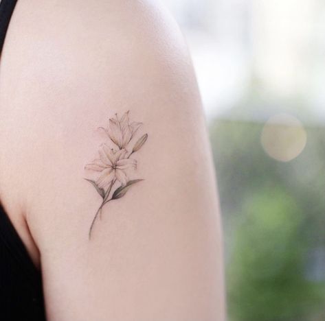 Tattoos Flower Bouquet, White Lily Tattoo, Lilly Flower Tattoo, Tattoo Lily, Aster Flower Tattoos, Abstract Flower Tattoos, Jasmine Tattoo, Feather Tattoo Meaning, Pretty Flower Tattoos