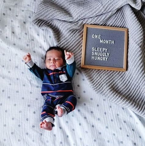 Monthly Baby Photos Boy, Baby Boy Newborn Pictures, Baby Boy Newborn Photography, Baby Milestones Pictures, One Month Baby, Monthly Baby Pictures, Baby Milestone Photos, Milestone Photos, Newborn Photography Boy