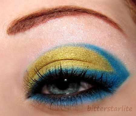 Inspired by the Little Mermaid Mermaid Props, Flounder Costume, Mermaid Costume Makeup, Little Mermaid Makeup, Charli Pics, Mermaid Costume Diy, Mermaid Ideas, Artsy Makeup, Little Mermaid Costume