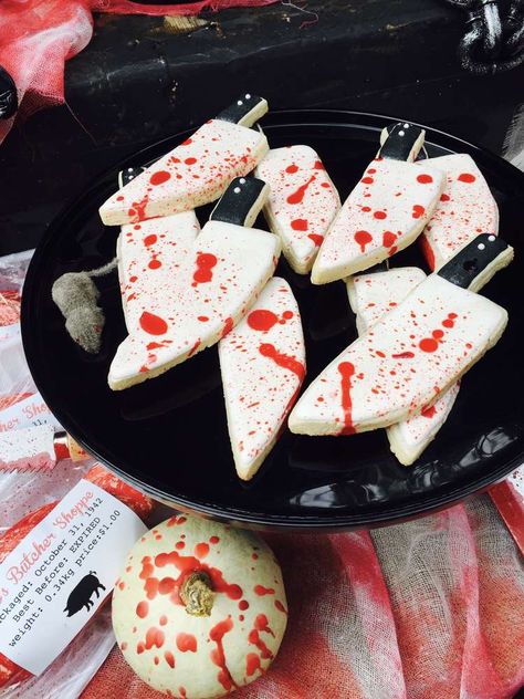 Halloween Butcher Shop, Butcher Shop Halloween, Scary Halloween Cookies, Halloween Deserts, Halloween Cookies Decorated, Halloween Food Treats, Halloween Party Ideas, Scary Halloween Party, Butcher Shop