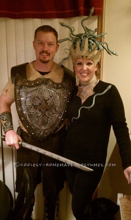 Perseus and Medusa Couple Halloween Costume Halloween Costumes Homemade, Costumes Homemade, Ancient Greek Costumes, Perseus And Medusa, Cool Couple Halloween Costumes, Couple Halloween Costume, Costume Couples, Medusa Costume, Greek Costume