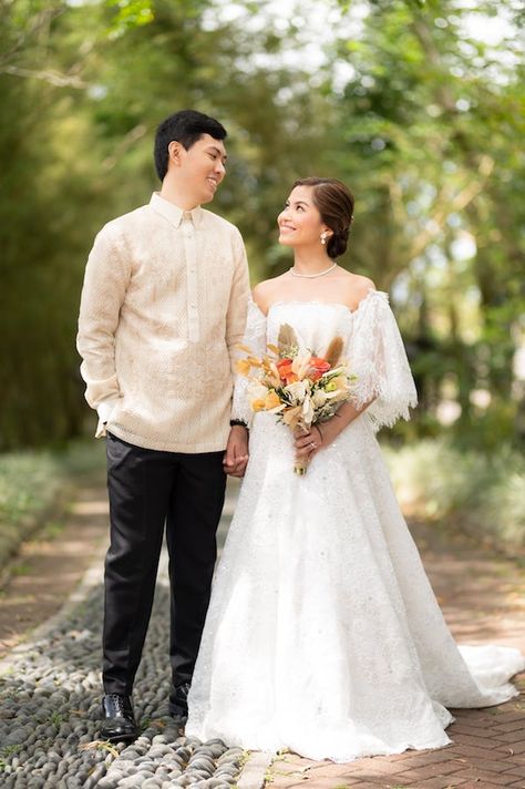 Modern Filipiniana Bridal Gown, Filipino Wedding Dress Traditional, Boho Filipiniana Wedding, Wedding Dress Filipiniana, Filipiniana Bride, Boho Filipiniana, Modern Filipiniana Wedding Gown, Modern Filipiniana Wedding Theme, Filipino Wedding Dress