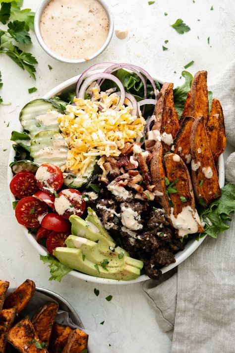 Real Food Rds, Burger Salad Bowl Healthy, Burger Salad Bowl, Turkey Burger Bowl, Healthy Burger Bowl, Blueberry Blintzes, Cooking Companions, Healthy Ground Beef Recipes, Burger Bowl