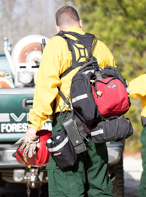 Firefighter Gear, Us Forest Service, Emergency Response Team, Wildland Fire, Wildland Firefighter, Salmon Run, Fire Equipment, Forest Service, Sling Backpack