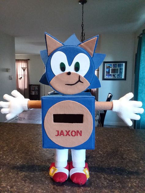 After seeing some other Sonic boxes pinned I made this one myself for my Sonic loving nephew❤ Huggy Wuggy Valentine Box Ideas, Valentin Boxes For Kids, Kindergarten Valentine’s Day Box Ideas, Sonic Valentine Box Ideas, Valentines Box For School Boys, Prek Valentines Box Boy, Sonic Craft, Sonic Craft For Kids, Boy Valentine Boxes