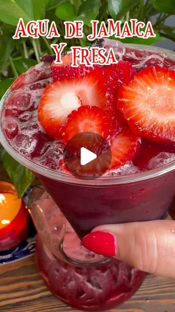 Strawberry Agua Fresca Recipe, Peach Sorbet Recipe, Mexican Drink Recipes, Agua Fresca Recipe, Jamaica Food, Tea Drink Recipes, Strawberry Drinks, Low Calorie Drinks, Smoothie Recipes Healthy Breakfast