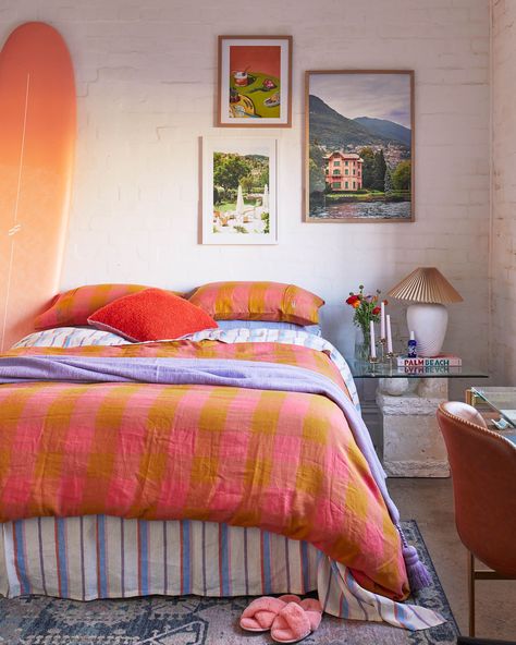 Just like her radiant personality, Ashlyn’s sun-drenched Victorian terrace share house is bursting with color and charm. She’s spilling the beans on everything, from throwing the ultimate dinner party to uncovering hidden gems in Melbourne’s inner-north. We can’t wait for you to meet her! Mixed Matched Bedding, Striped Linen Duvet Cover, Society Of Wanderers, Pink Linen Bedding, Mix Match Bedding, Mismatch Bedding, Mixed Pattern Bedding, Gen Z Bedroom, Modern Mexican Bedroom