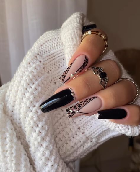 Black Chic Nails, Classic Nail Designs Elegant, Trendy Nail Designs 2024, Nail Art Funky, Black Acrylic Nail Designs, Black Acrylic Nails, Leopard Nails, Acrylic Nails Coffin Short, Fancy Nails