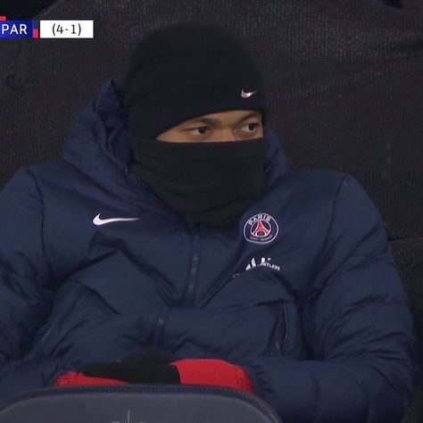 Mbappe Pp, Psg Pfp, Mbappe Pfp, Soccer Pfp, Psg Football, French Football Players, How To Tie Shoes, Sports Aesthetic, Kylian Mbappe