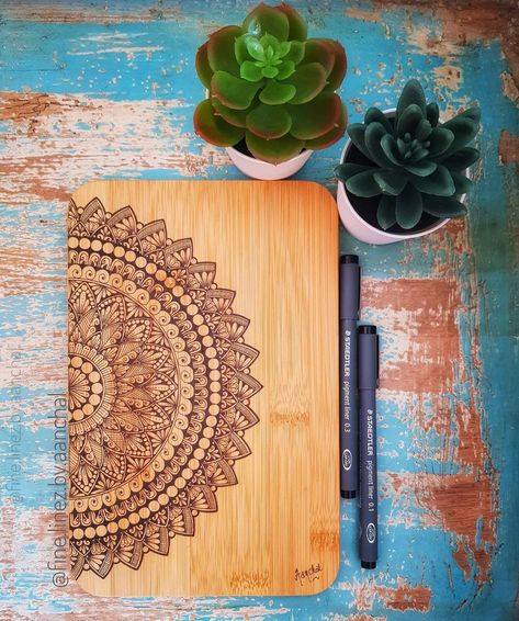 Mandala On Wooden Board, Mandala Art On Wooden Board, Semi Circle Mandala, Dotted Mandala, Circle Mandala, Mandala Design Art, Mandala Drawing, Wooden Board, Mandala Design