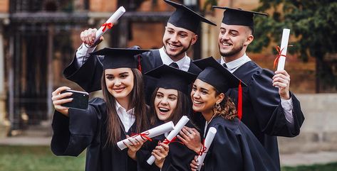 Scholarships Canada Student Picture, Class Mates, Student Photo, Cute Brunette, Uk Universities, University Degree, University Student, International Students, Graduate School