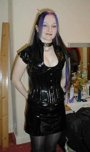 Different Types Of Goth, Mall Goth 90s, Mall Goth Fashion, Old Goth, Plastic Outfit, Types Of Goth, 2000s Goth, Goth 90s, Dance Clubs