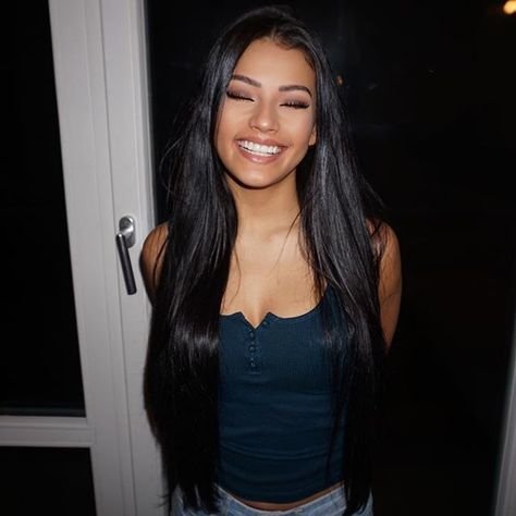 Ivana Santacruz Ivana Santacruz, Voluminous Hair, American Beauty, Beautiful Smile, Face Claims, Cute Hairstyles, Beautiful Hair, Pretty People, Beautiful People