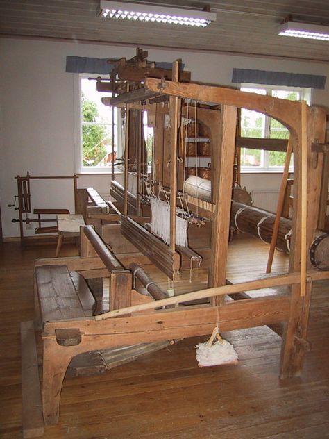 Weaving Instructions, Rigid Heddle Weaving Projects, Weaving Studio, Loom Machine, Front Door Design Wood, Antique Flooring, Weaving Machine, Rug Loom, Studio Spaces