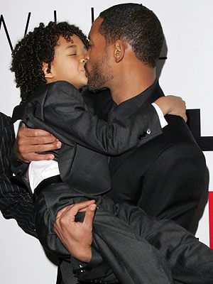 Will Smith's kiss to his son Will Smith And Family, After Earth, Willow Smith, Jaden Smith, Jada Pinkett Smith, Flight Attendants, Pursuit Of Happiness, I Love My Son, Celebrity Dads