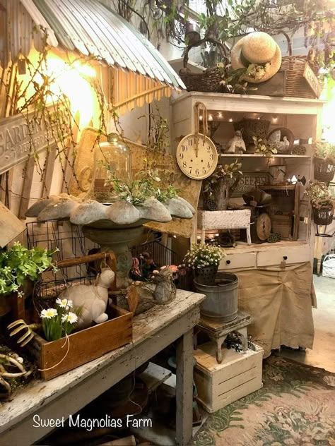 Booth Wall Ideas, Antique Shop Display Ideas, Vintage Booth Display Ideas, Country Store Display, Antique Shop Display, Booth Display Ideas Diy, Antique Store Displays, Vintage Booth Display, Farmers Market Display