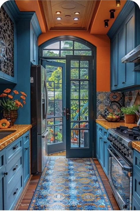 Mexican Style Kitchens, Kitchen Life Hacks, Mexican Kitchen Decor, Design Tricks, Mexican Kitchens, Mexican Home Decor, Mexican Home, Hacienda Style, Compact Kitchen