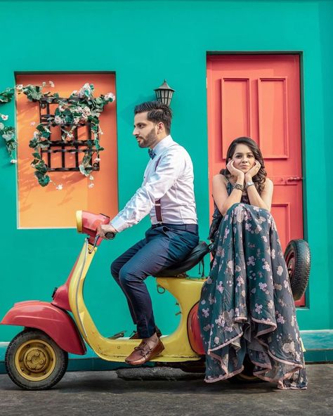 Retro Pre Wedding Photoshoot, Retro Couple Photoshoot, Vintage Couple Pictures, 70s Photoshoot, Indoor Shoot, Pre Wedding Photoshoot Props, Wedding Content, Pre Wedding Photoshoot Outfit, Pre Wedding Videos