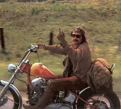 A classic Dennis Hopper shot Biker Movies, Old School Chopper, Motos Vintage, Dennis Hopper, Biker Quotes, Biker Lifestyle, Biker Art, Harley Bikes, Bobber Chopper