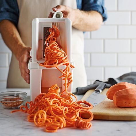 Spiralized Veggie Recipes, Healthy Noodles, Spiral Vegetable Slicer, Spiralized Vegetables, Spiralizer Recipes, Vegetable Slicer, Stir Fries, Food Facts, Spaghetti Squash