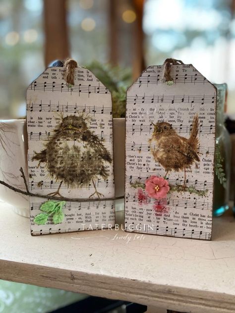 Napkin Cards, Tags Ideas, Handmade Journals Diy, Vintage Bookmarks, Paper Clip Art, Ornament Tags, Etiquette Vintage, Book Page Crafts, Decoupage Diy